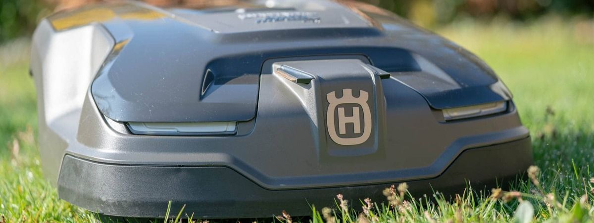 kampagne Trampe Rettelse Husqvarna AUTOMOWER 315X Review - The Best GPS Lawn Mower?