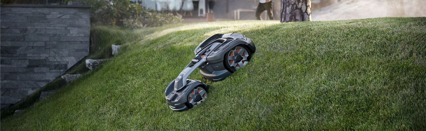 Best Robot Lawn Mower in 2023 (Comparison tool & Reviews)