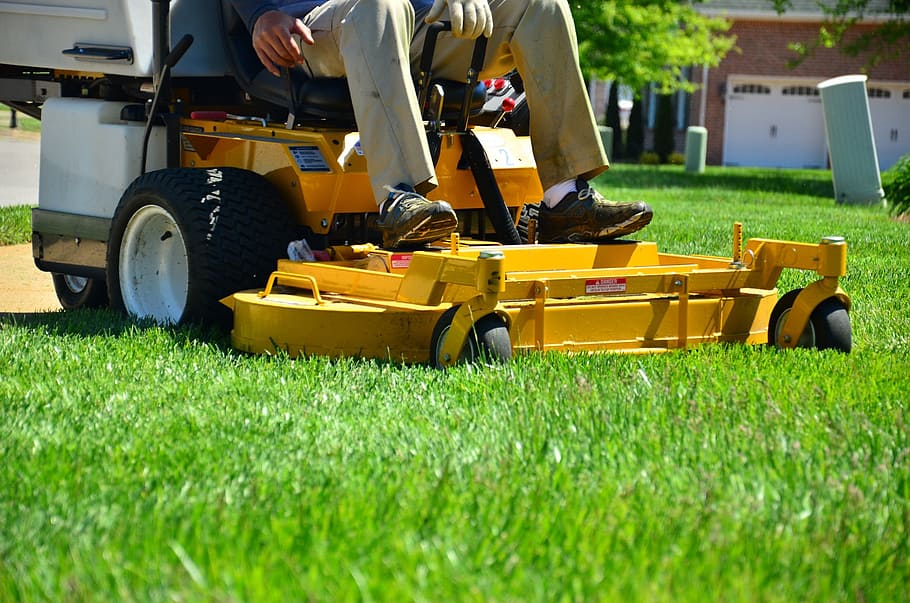Best Zero Turn Lawn Mowers in 2023 (For hills & budget)