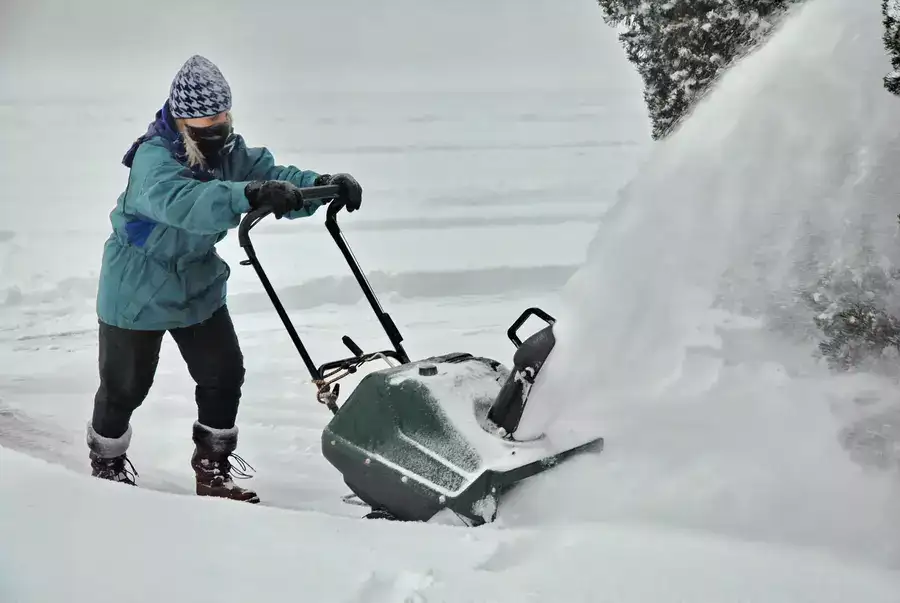 Best Snow Blowers With Power Steering
